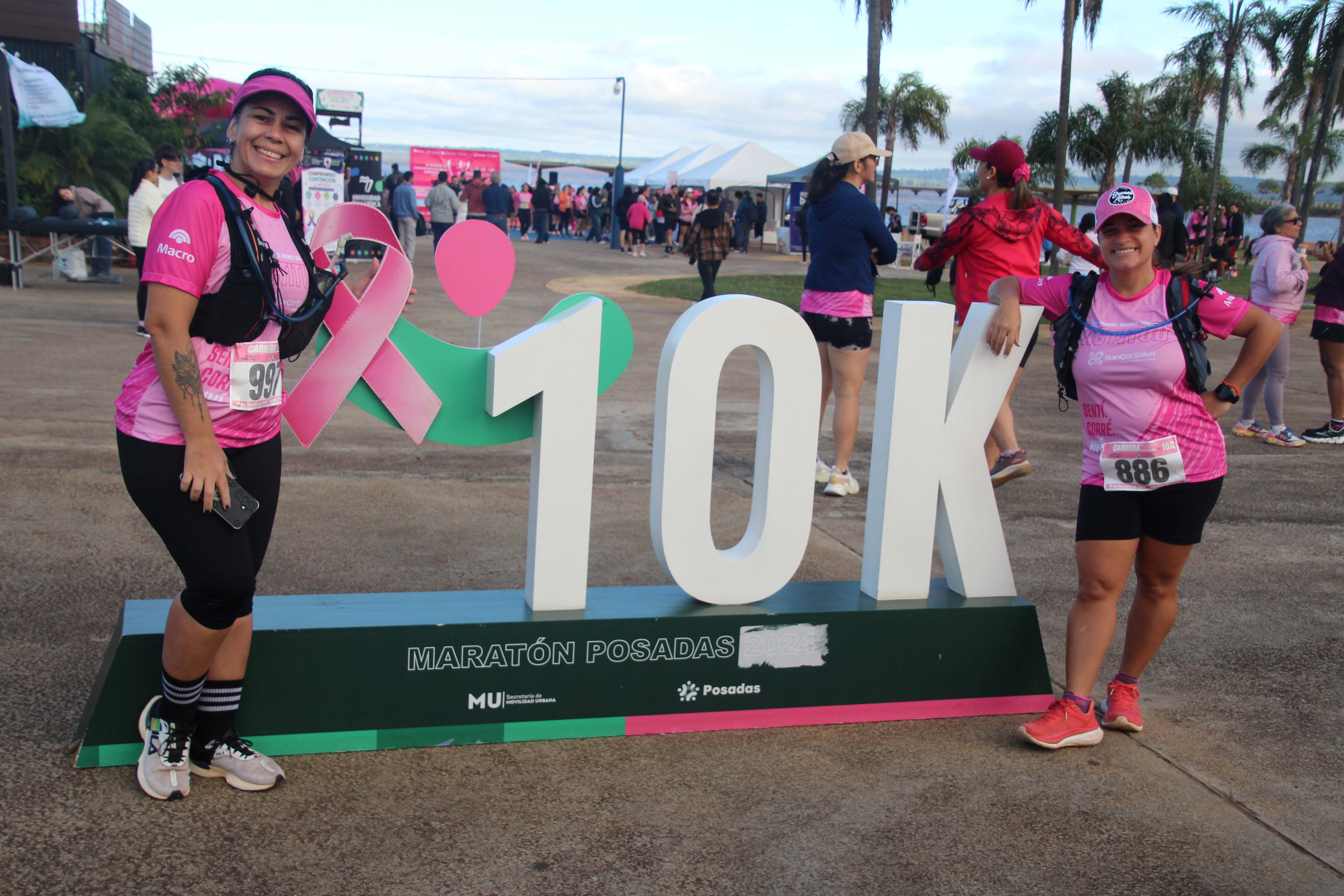 <p>Mil participantes se sumaron a la Carrera Rosa en la costanera de Posadas</p>